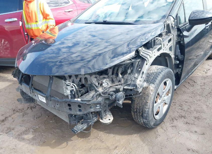 Photo 6 of 2017 Chevrolet Cruze LS AUTO (VIN 1G1BC5SMXH7204975)