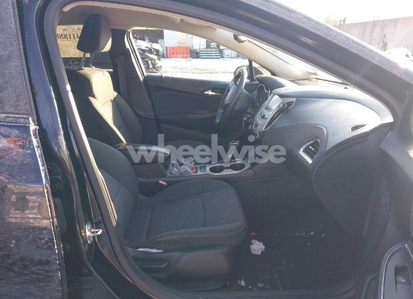 Photo 5 of 2017 Chevrolet Cruze LS AUTO (VIN 1G1BC5SMXH7256199)