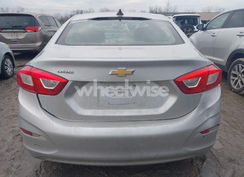 Photo 16 of 2017 Chevrolet Cruze LS AUTO (VIN 1G1BC5SMXH7268174)