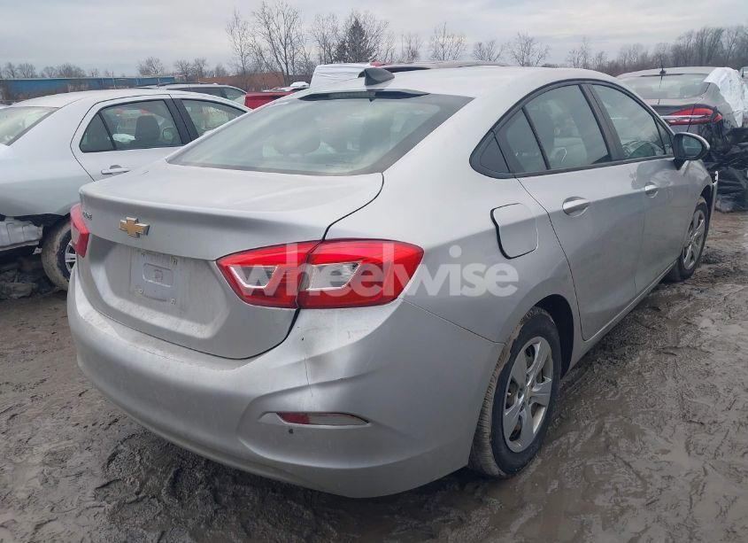 Photo 4 of 2017 Chevrolet Cruze LS AUTO (VIN 1G1BC5SMXH7268174)