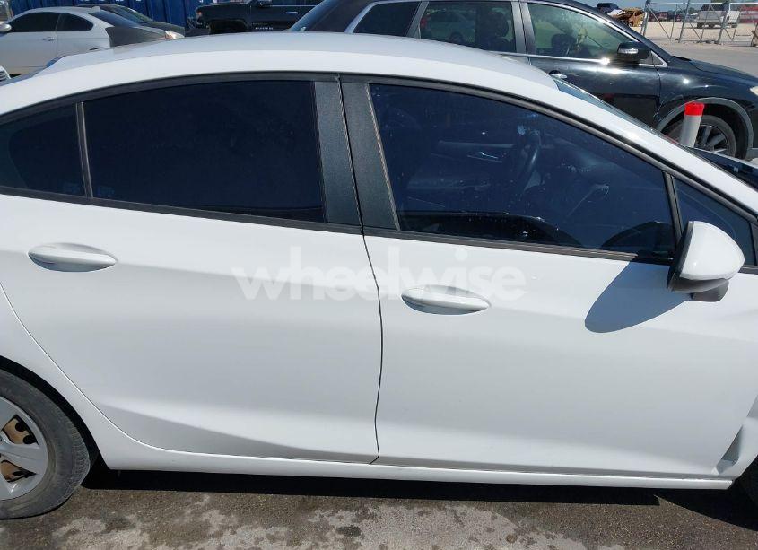 Photo 13 of 2018 Chevrolet Cruze LS AUTO (VIN 1G1BC5SMXJ7223516)