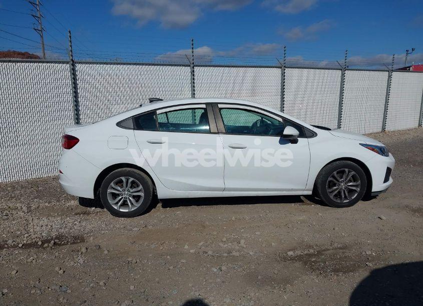 Photo 13 of 2019 Chevrolet Cruze LS (VIN 1G1BC5SMXK7113017)