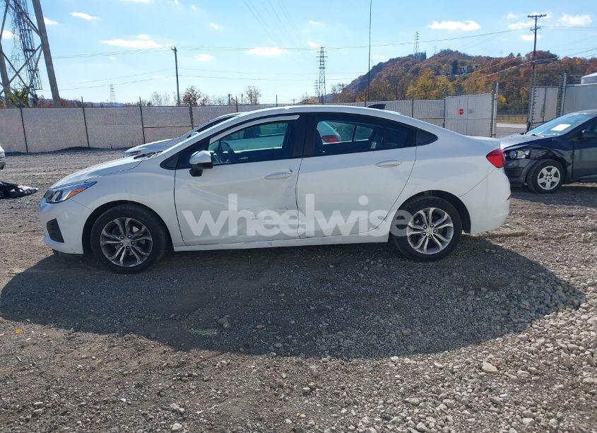 Photo 14 of 2019 Chevrolet Cruze LS (VIN 1G1BC5SMXK7113017)