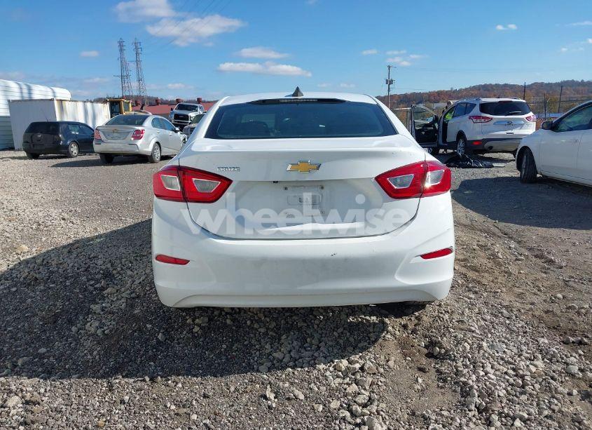 Photo 16 of 2019 Chevrolet Cruze LS (VIN 1G1BC5SMXK7113017)