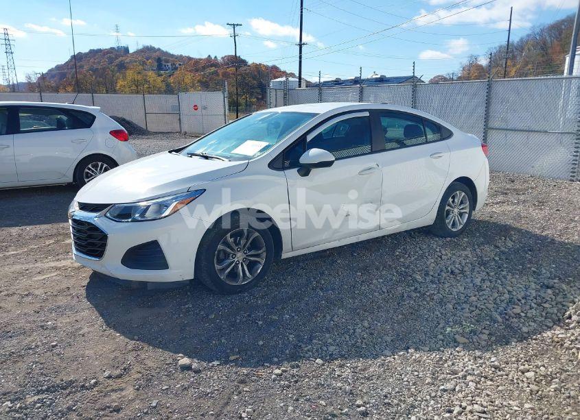 Photo 2 of 2019 Chevrolet Cruze LS (VIN 1G1BC5SMXK7113017)