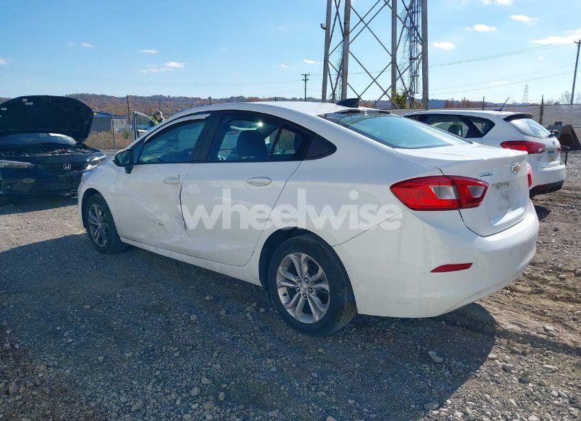 Photo 3 of 2019 Chevrolet Cruze LS (VIN 1G1BC5SMXK7113017)