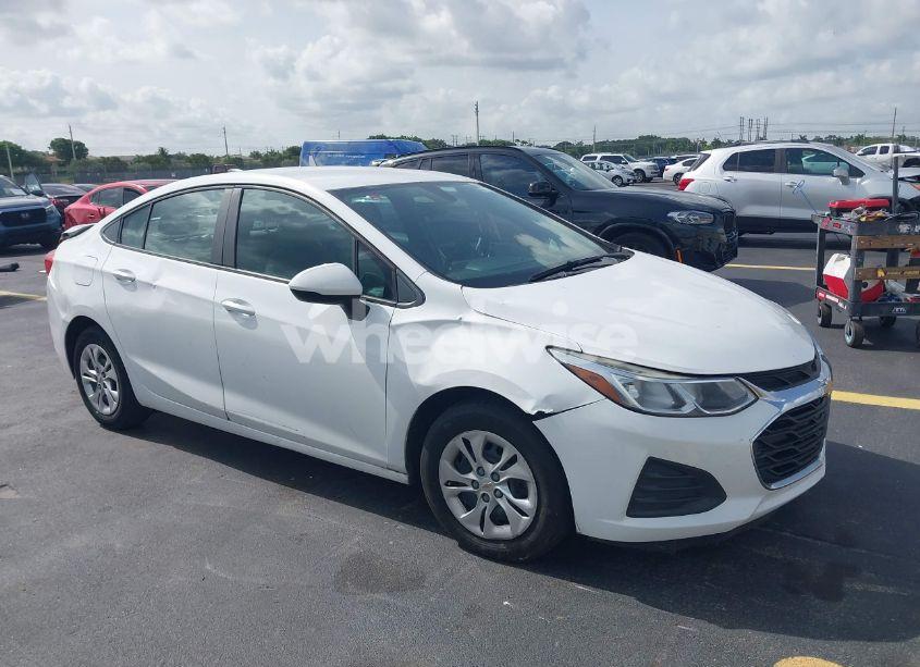 2019 Chevrolet Cruze LS (VIN 1G1BC5SMXK7151377) main photo