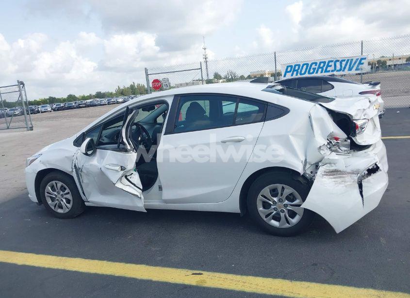 Photo 13 of 2019 Chevrolet Cruze LS (VIN 1G1BC5SMXK7151377)