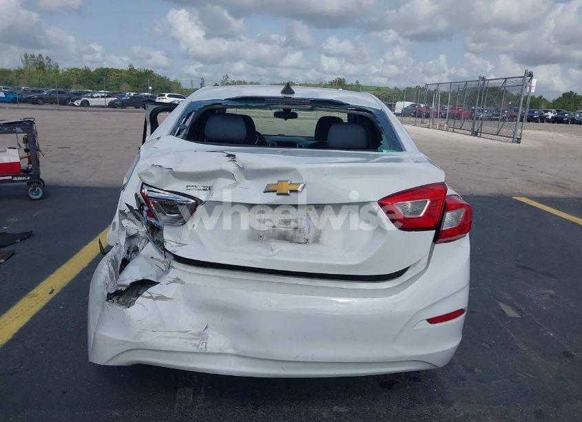Photo 15 of 2019 Chevrolet Cruze LS (VIN 1G1BC5SMXK7151377)