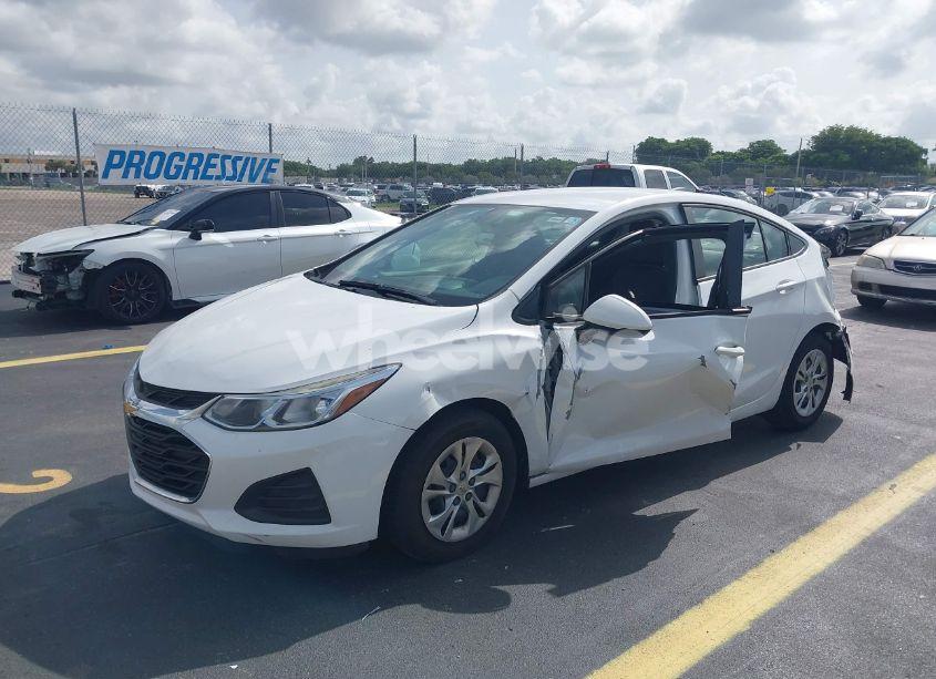 Photo 2 of 2019 Chevrolet Cruze LS (VIN 1G1BC5SMXK7151377)