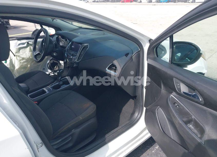 Photo 5 of 2019 Chevrolet Cruze LS (VIN 1G1BC5SMXK7151377)