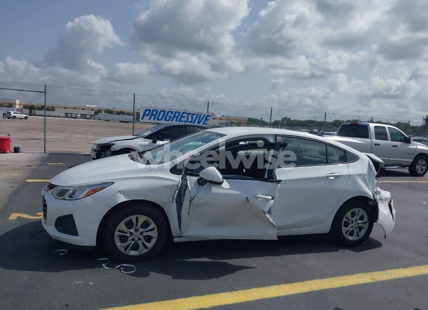 Photo 6 of 2019 Chevrolet Cruze LS (VIN 1G1BC5SMXK7151377)