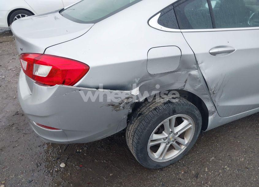 Photo 6 of 2016 Chevrolet Cruze LT (VIN 1G1BE5SM0G7324342)