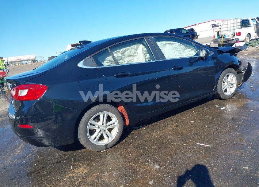 Photo 4 of 2017 Chevrolet Cruze LT AUTO (VIN 1G1BE5SM0H7104278)