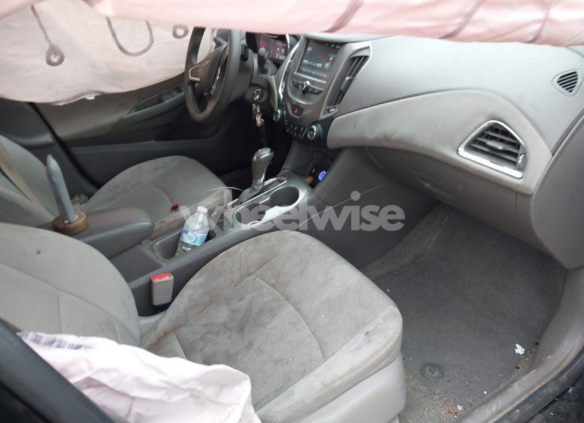 Photo 5 of 2017 Chevrolet Cruze LT AUTO (VIN 1G1BE5SM0H7105561)