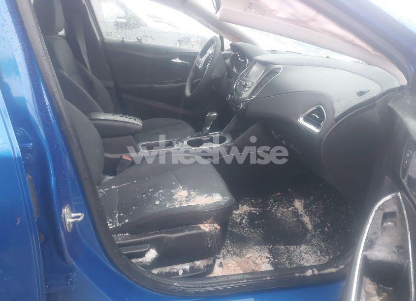 Photo 5 of 2017 Chevrolet Cruze LT AUTO (VIN 1G1BE5SM0H7113613)