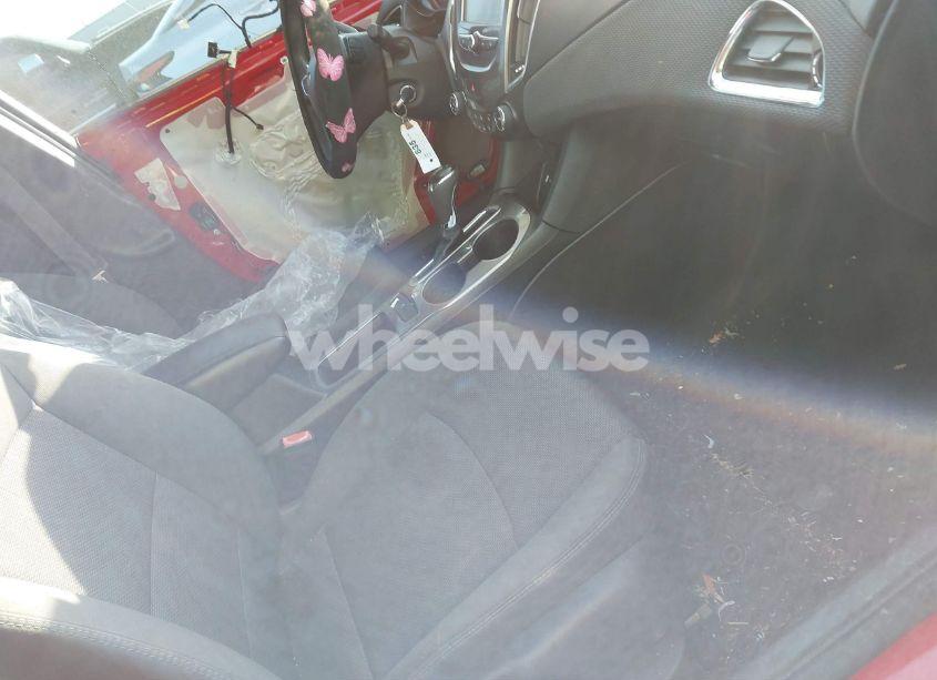 Photo 5 of 2017 Chevrolet Cruze LT AUTO (VIN 1G1BE5SM0H7119069)