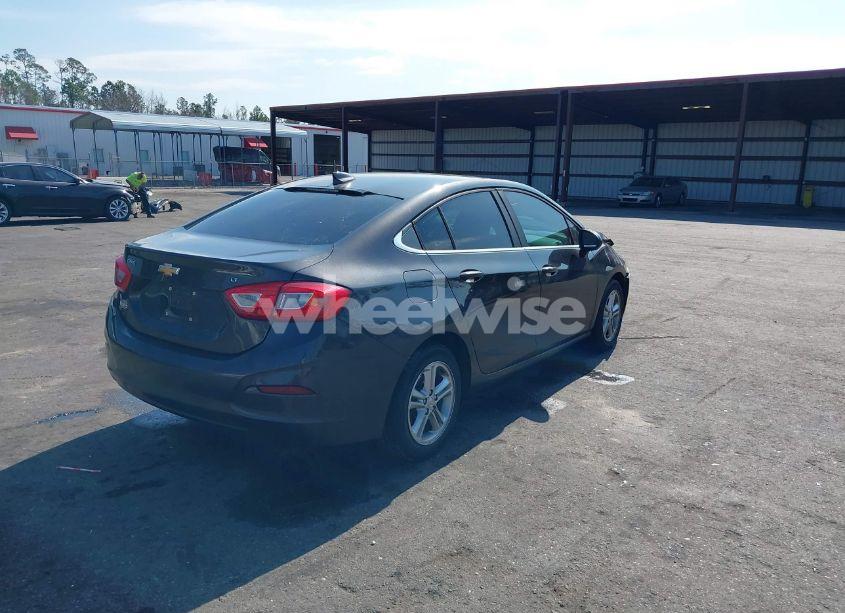 Photo 4 of 2017 Chevrolet Cruze LT AUTO (VIN 1G1BE5SM0H7125325)