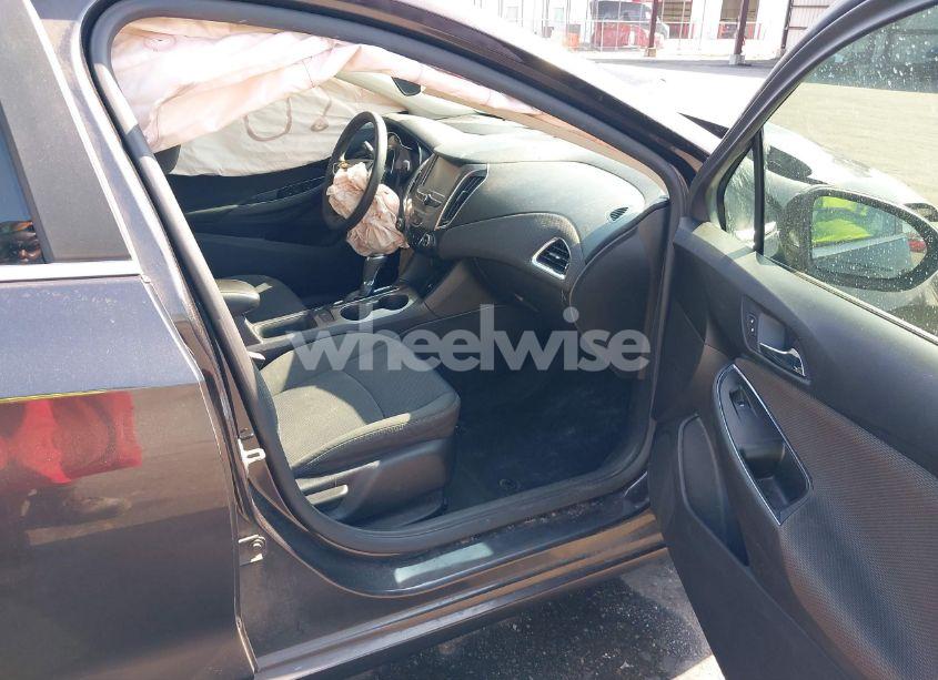 Photo 5 of 2017 Chevrolet Cruze LT AUTO (VIN 1G1BE5SM0H7125325)