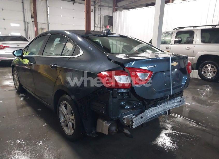 Photo 3 of 2017 Chevrolet Cruze LT AUTO (VIN 1G1BE5SM0H7126846)