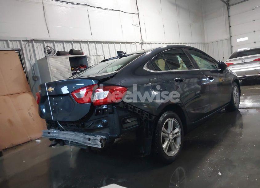 Photo 4 of 2017 Chevrolet Cruze LT AUTO (VIN 1G1BE5SM0H7126846)