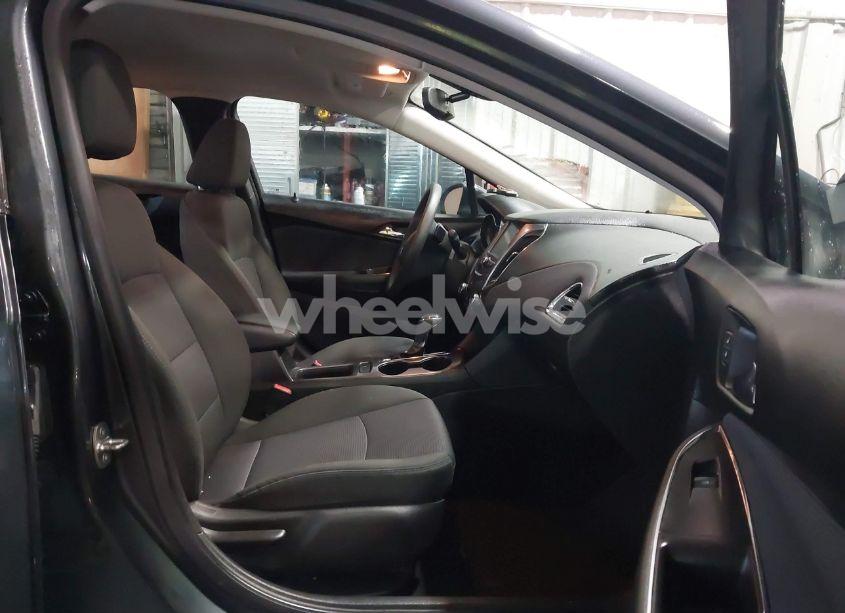 Photo 5 of 2017 Chevrolet Cruze LT AUTO (VIN 1G1BE5SM0H7126846)