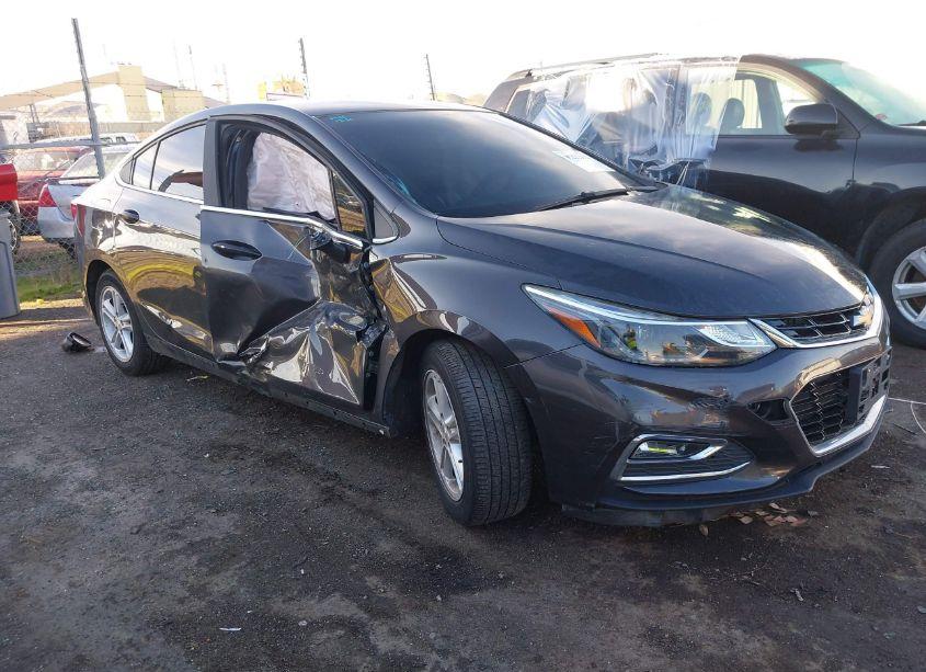 2017 Chevrolet Cruze LT AUTO (VIN 1G1BE5SM0H7132744) main photo