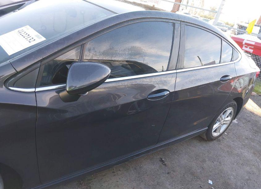 Photo 15 of 2017 Chevrolet Cruze LT AUTO (VIN 1G1BE5SM0H7132744)