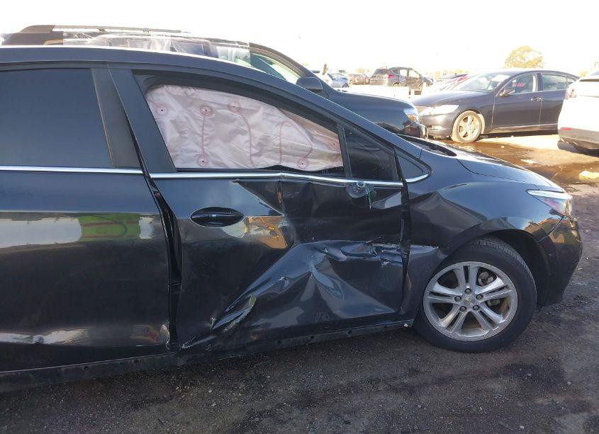 Photo 6 of 2017 Chevrolet Cruze LT AUTO (VIN 1G1BE5SM0H7132744)