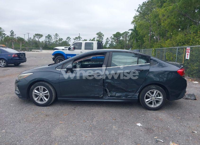 Photo 14 of 2017 Chevrolet Cruze LT AUTO (VIN 1G1BE5SM0H7149897)