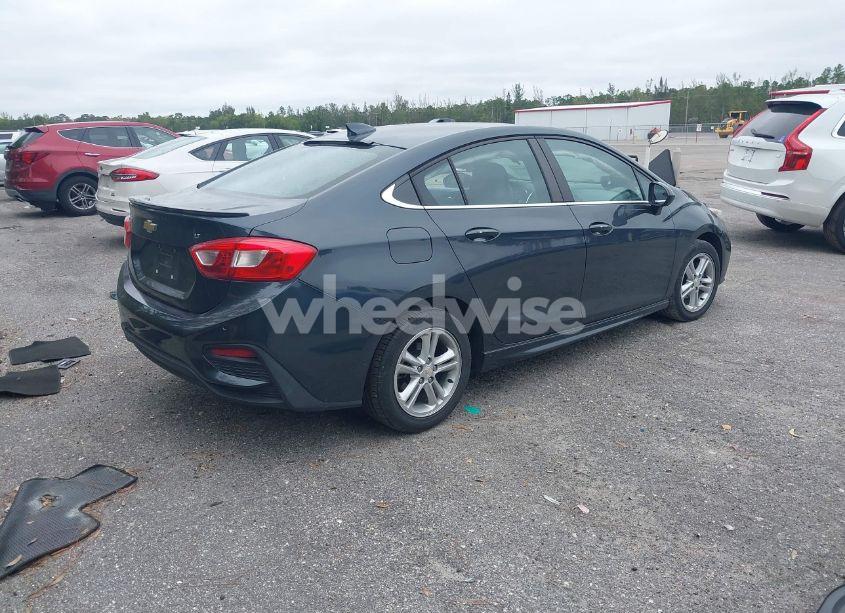 Photo 4 of 2017 Chevrolet Cruze LT AUTO (VIN 1G1BE5SM0H7149897)