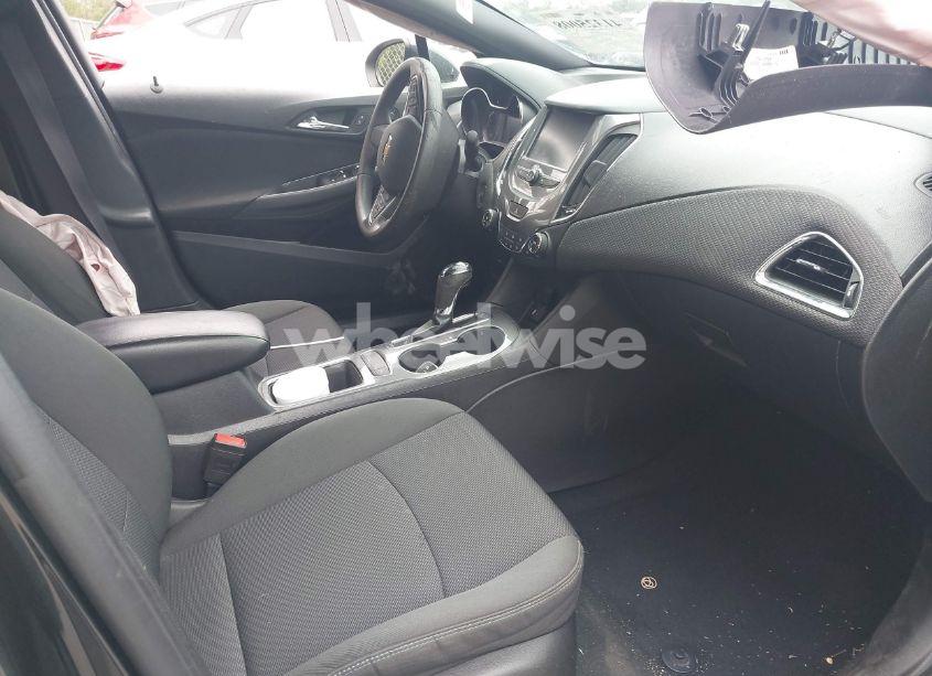 Photo 5 of 2017 Chevrolet Cruze LT AUTO (VIN 1G1BE5SM0H7149897)