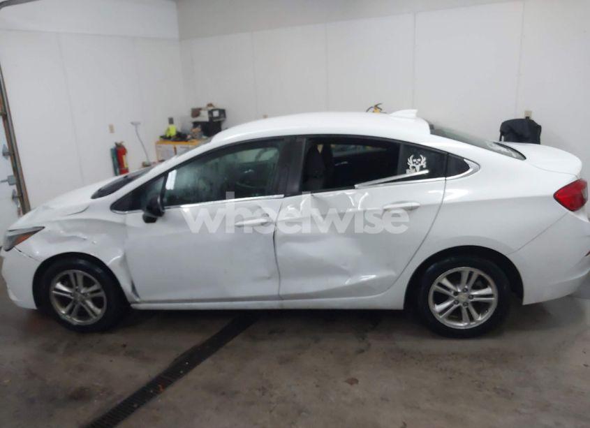 Photo 15 of 2017 Chevrolet Cruze LT AUTO (VIN 1G1BE5SM0H7150631)