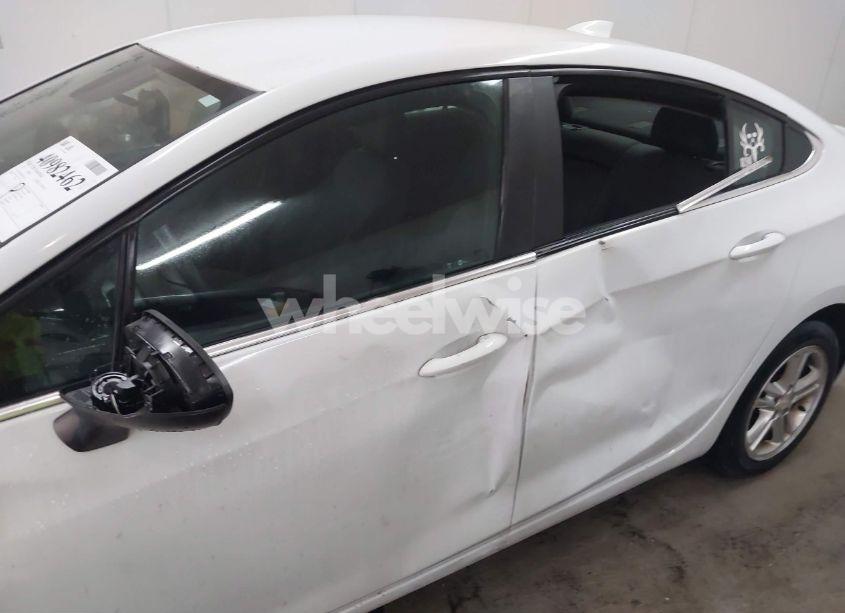 Photo 18 of 2017 Chevrolet Cruze LT AUTO (VIN 1G1BE5SM0H7150631)