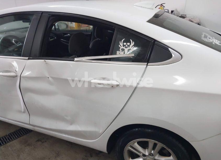 Photo 19 of 2017 Chevrolet Cruze LT AUTO (VIN 1G1BE5SM0H7150631)