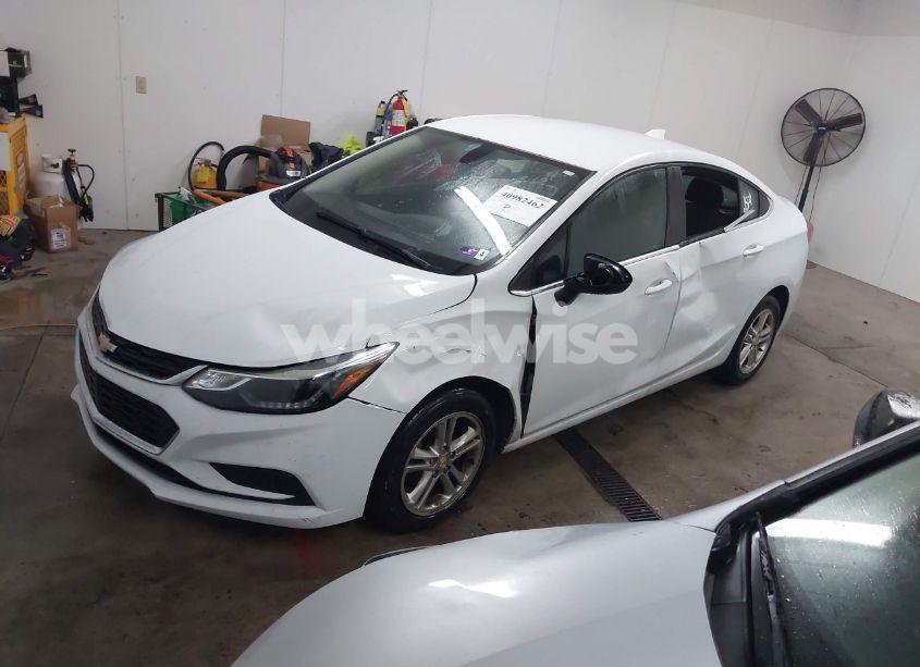 Photo 2 of 2017 Chevrolet Cruze LT AUTO (VIN 1G1BE5SM0H7150631)
