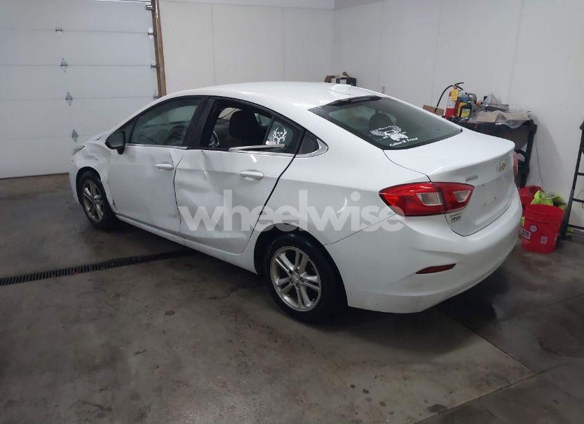 Photo 3 of 2017 Chevrolet Cruze LT AUTO (VIN 1G1BE5SM0H7150631)