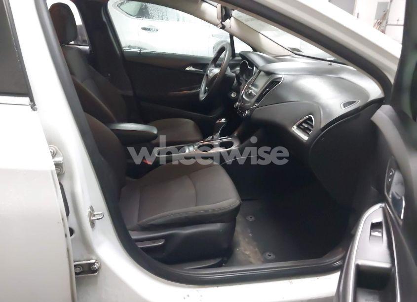 Photo 5 of 2017 Chevrolet Cruze LT AUTO (VIN 1G1BE5SM0H7150631)