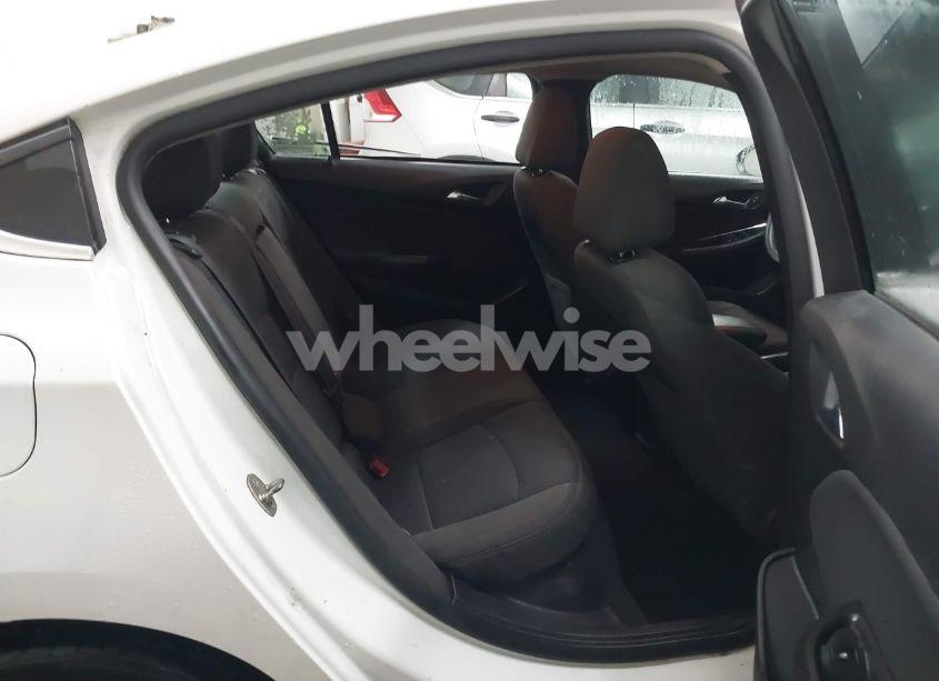 Photo 8 of 2017 Chevrolet Cruze LT AUTO (VIN 1G1BE5SM0H7150631)