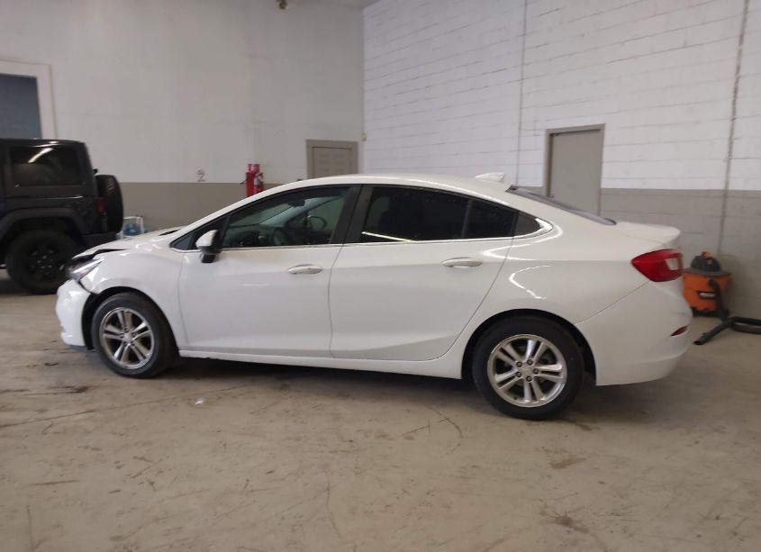 Photo 14 of 2017 Chevrolet Cruze LT AUTO (VIN 1G1BE5SM0H7186156)