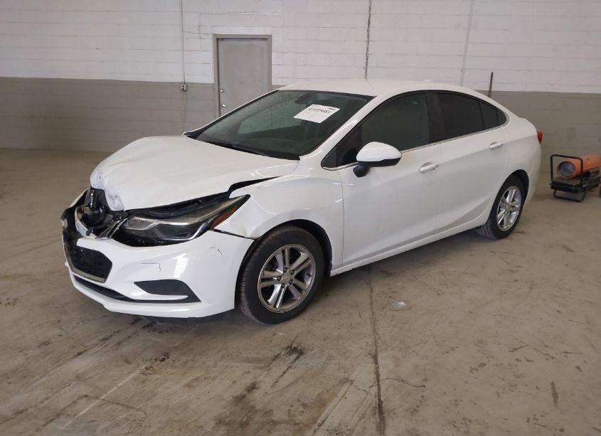 Photo 2 of 2017 Chevrolet Cruze LT AUTO (VIN 1G1BE5SM0H7186156)