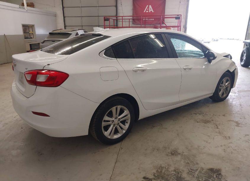 Photo 4 of 2017 Chevrolet Cruze LT AUTO (VIN 1G1BE5SM0H7186156)