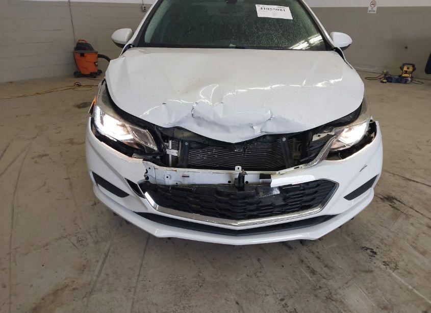 Photo 6 of 2017 Chevrolet Cruze LT AUTO (VIN 1G1BE5SM0H7186156)