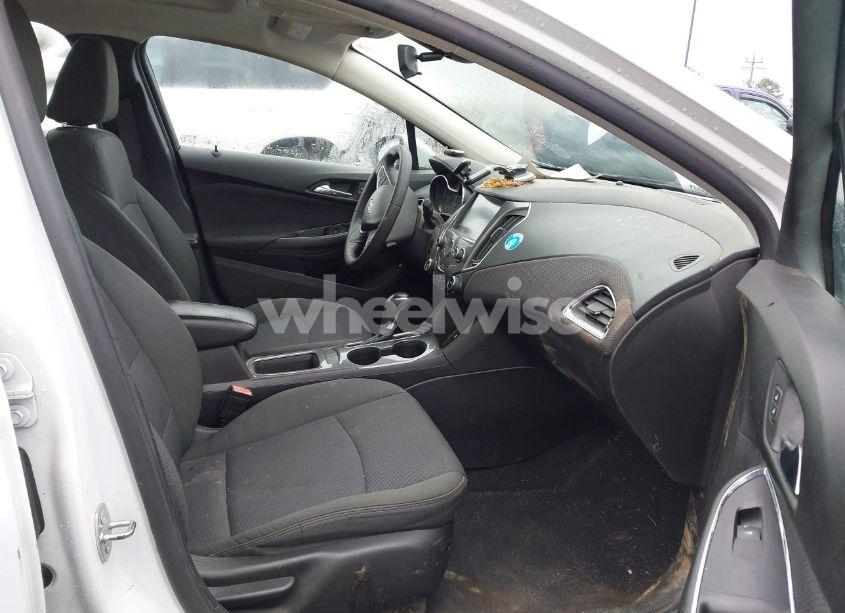 Photo 5 of 2017 Chevrolet Cruze LT AUTO (VIN 1G1BE5SM0H7186626)