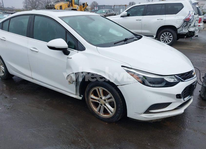 Photo 6 of 2017 Chevrolet Cruze LT AUTO (VIN 1G1BE5SM0H7186626)