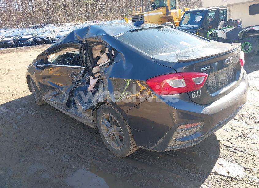 Photo 3 of 2017 Chevrolet Cruze LT AUTO (VIN 1G1BE5SM0H7219348)
