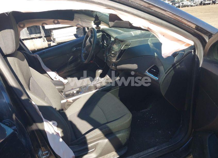 Photo 5 of 2017 Chevrolet Cruze LT AUTO (VIN 1G1BE5SM0H7219348)