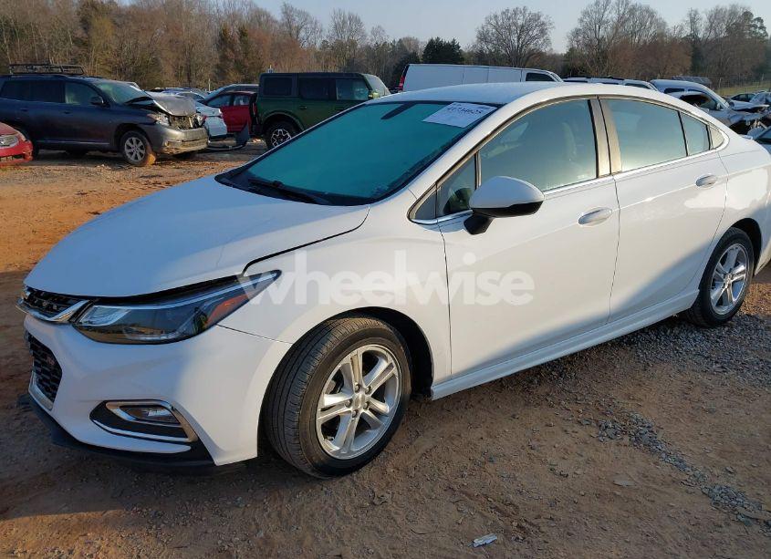 Photo 2 of 2017 Chevrolet Cruze LT AUTO (VIN 1G1BE5SM0H7235078)