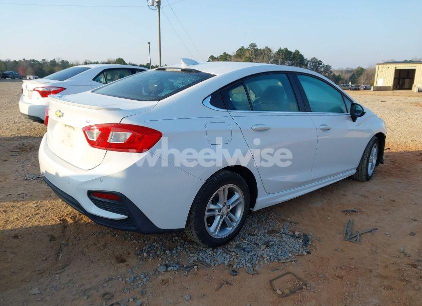 Photo 4 of 2017 Chevrolet Cruze LT AUTO (VIN 1G1BE5SM0H7235078)