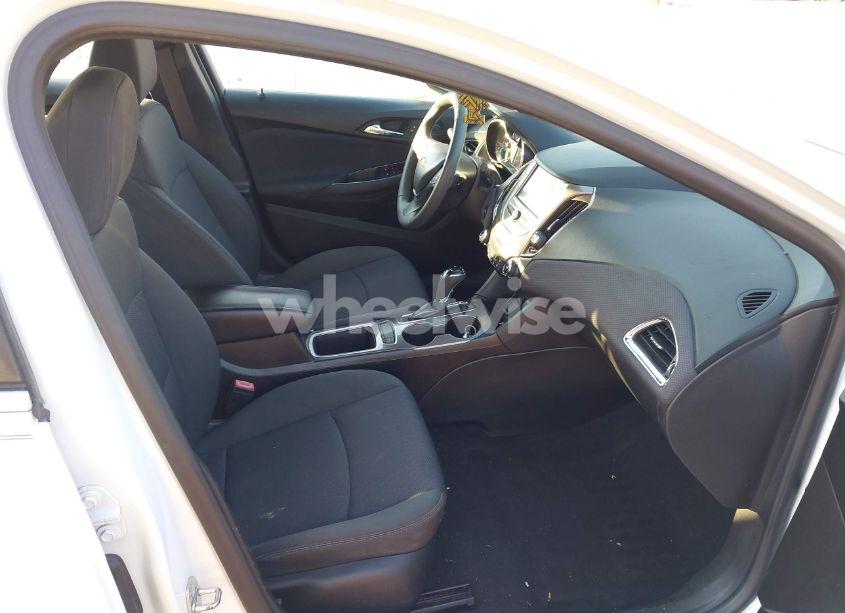 Photo 5 of 2017 Chevrolet Cruze LT AUTO (VIN 1G1BE5SM0H7235078)